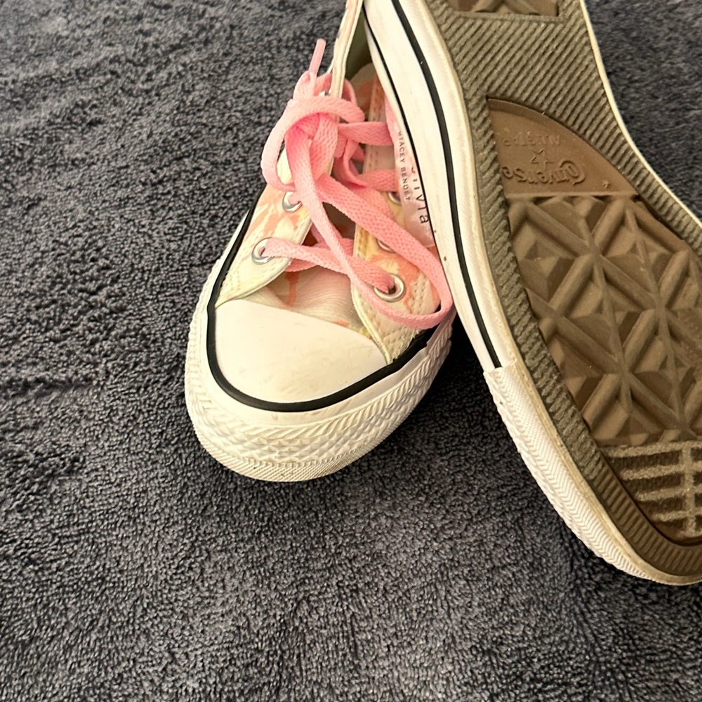 Converse size 6